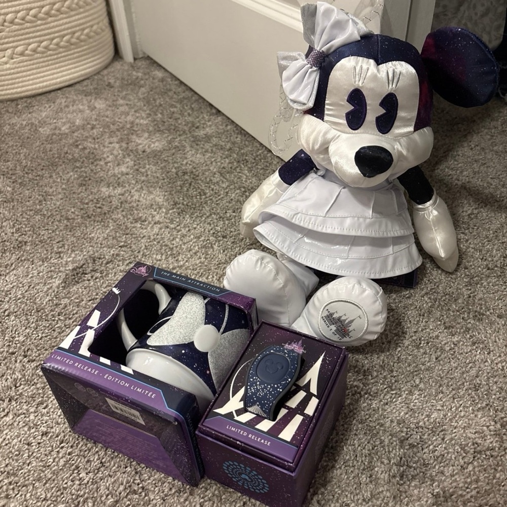 Disney Minnie Mouse Main Attraction 2020 Limited Edition Set